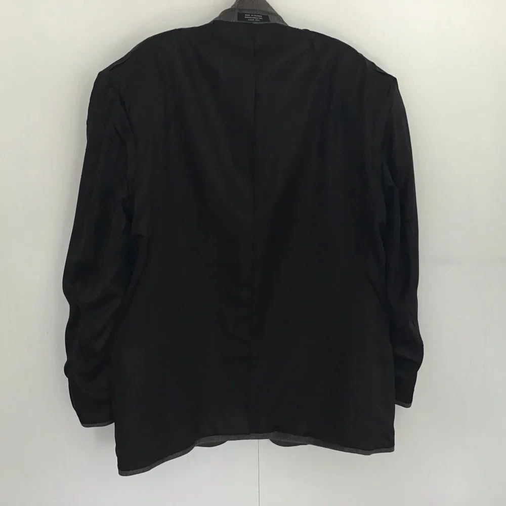 Silk and wool blend two button Versini sports coat Size 42 Short